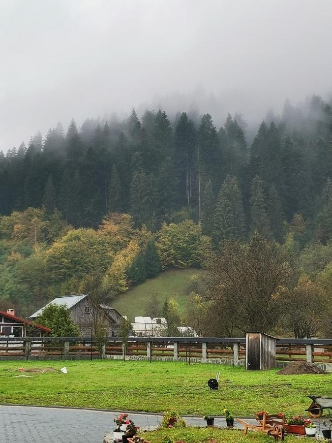 Casa De Poveste Sucevita Esterno foto